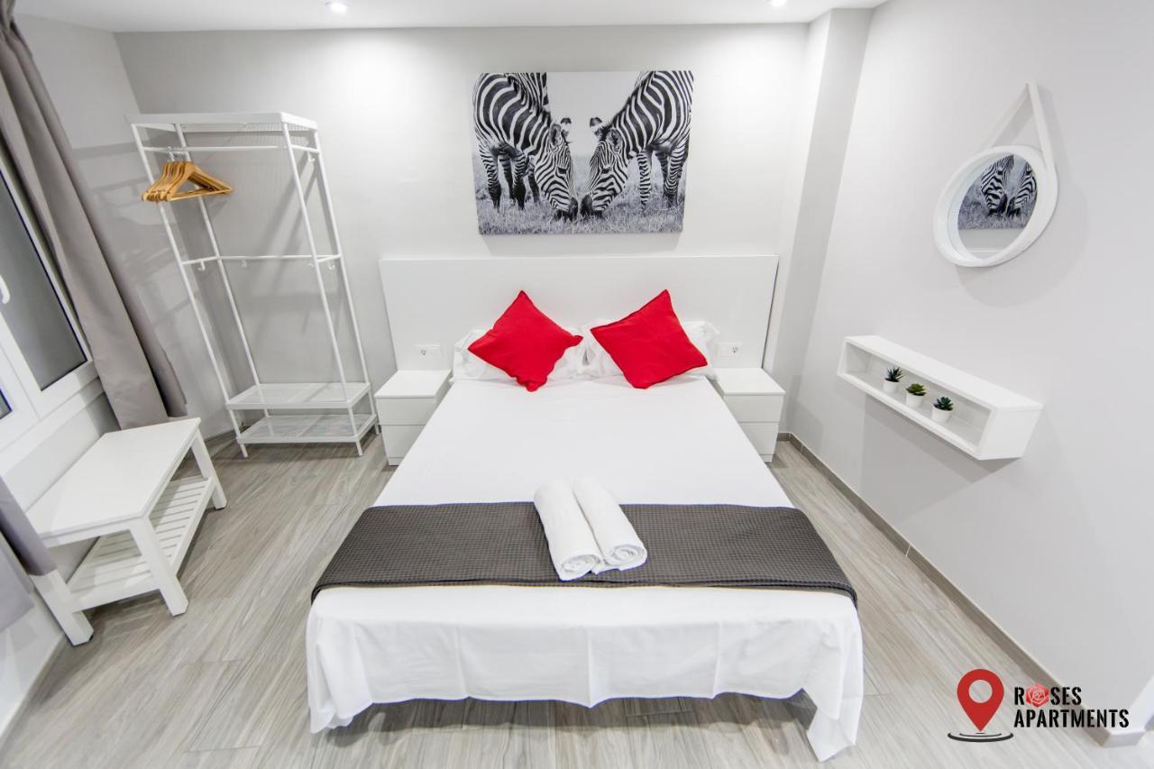 Roses Apartments Red Loft Vista Mar Lateral Dış mekan fotoğraf