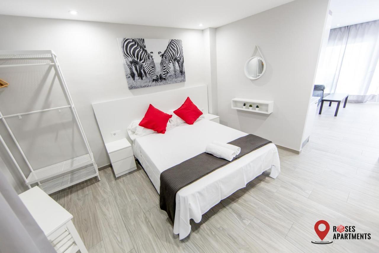 Roses Apartments Red Loft Vista Mar Lateral Dış mekan fotoğraf