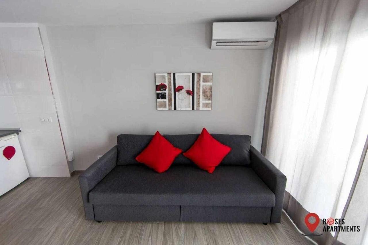 Roses Apartments Red Loft Vista Mar Lateral Dış mekan fotoğraf