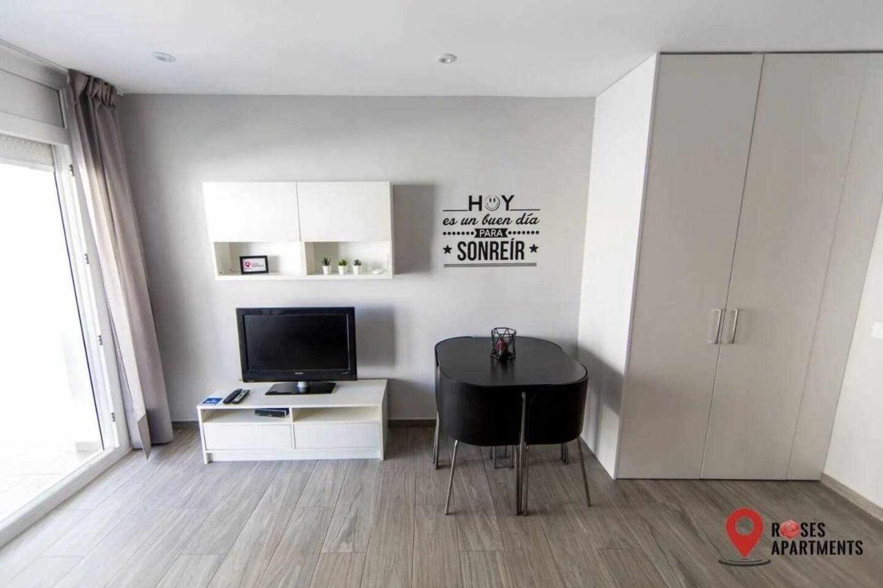 Roses Apartments Red Loft Vista Mar Lateral Dış mekan fotoğraf