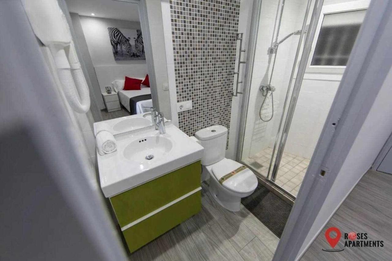 Roses Apartments Red Loft Vista Mar Lateral Dış mekan fotoğraf