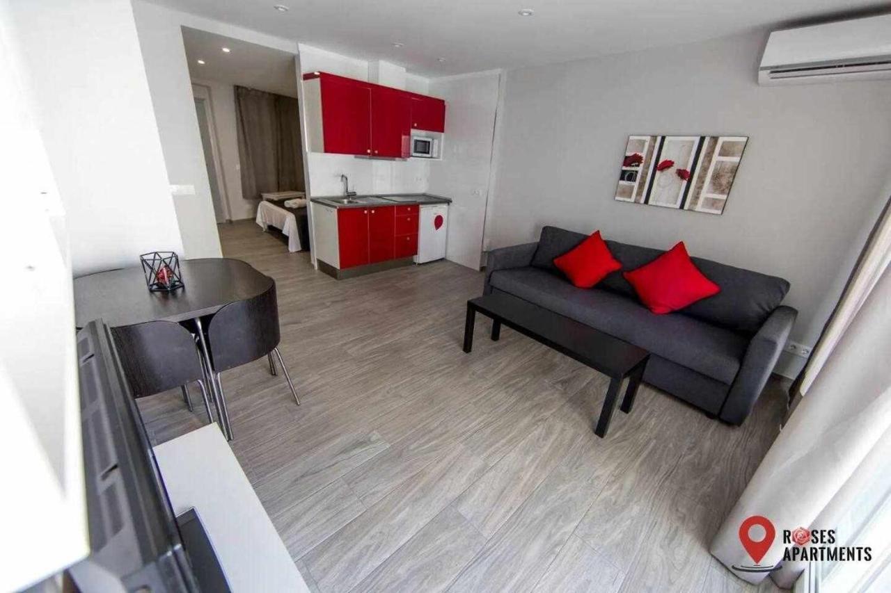 Roses Apartments Red Loft Vista Mar Lateral Dış mekan fotoğraf